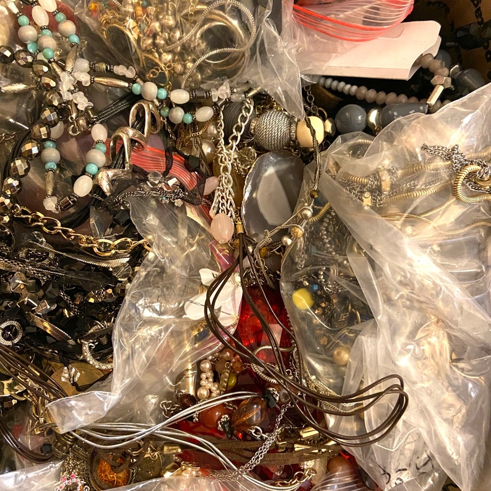 2 LBS Wearable Jewelry Lot Mystery Grab Bag Costume Vintage - Mod Pounds Bulk - Picture 7 of 9